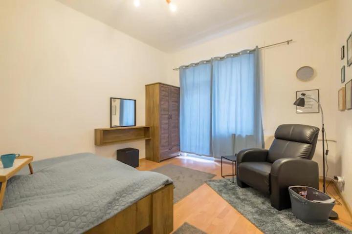 Apartment And Play - Foosball And Comfort